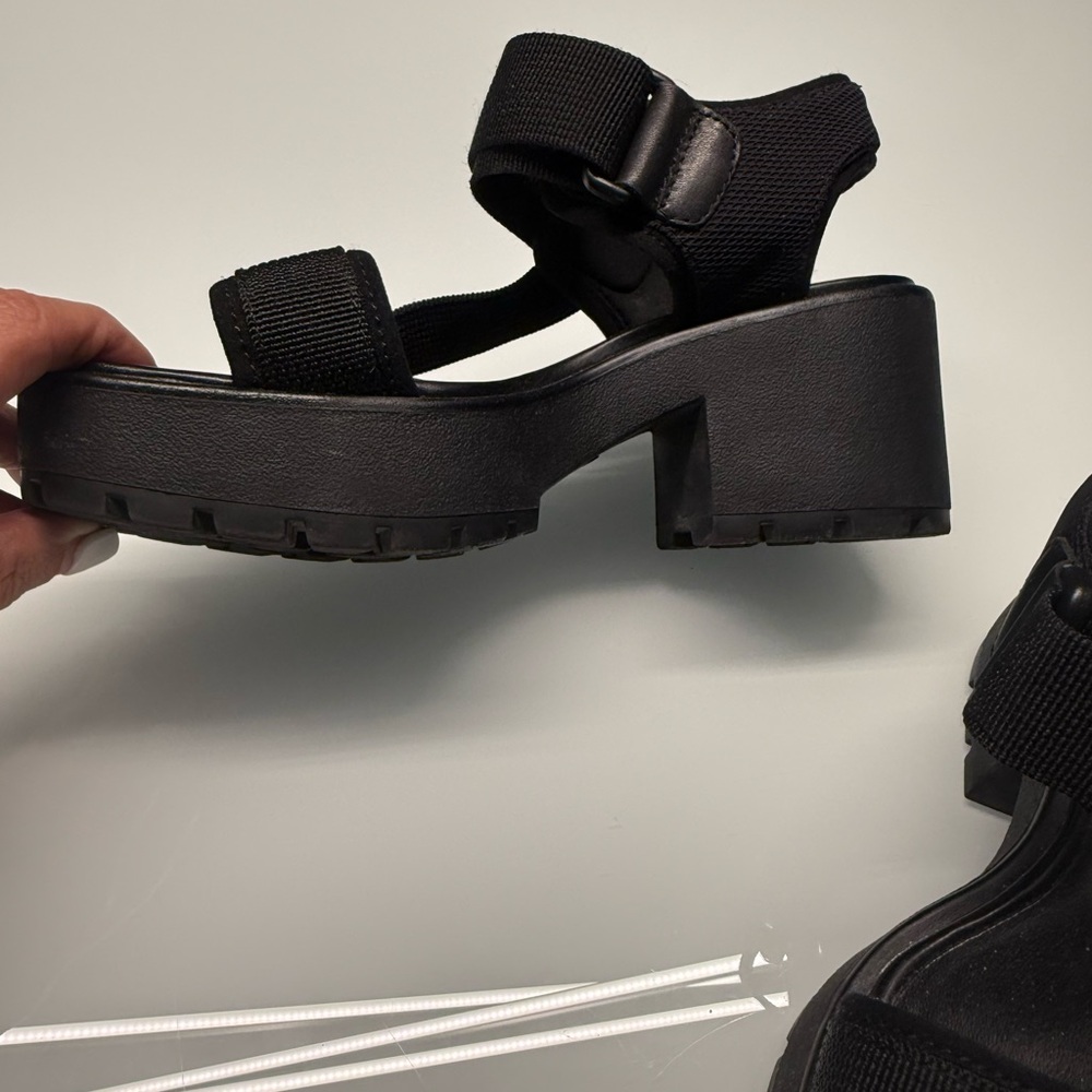 Vagabond Black Platform Sandals with Velcro. Worn once. Size 37